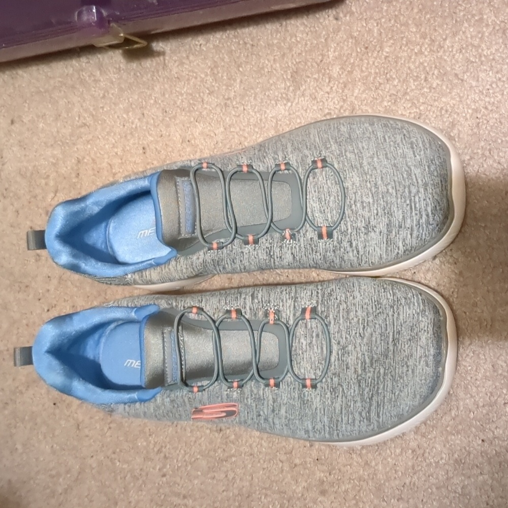 Sketchers Slip In Tennis Shoes. Size 8.